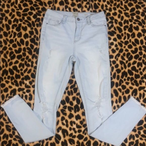 •TRUE CRAFT•LIGHT WASH DENIM DISTRESSED HIGH RISE SKINNY JEANS SIZE 3 EUC - Picture 3 of 8